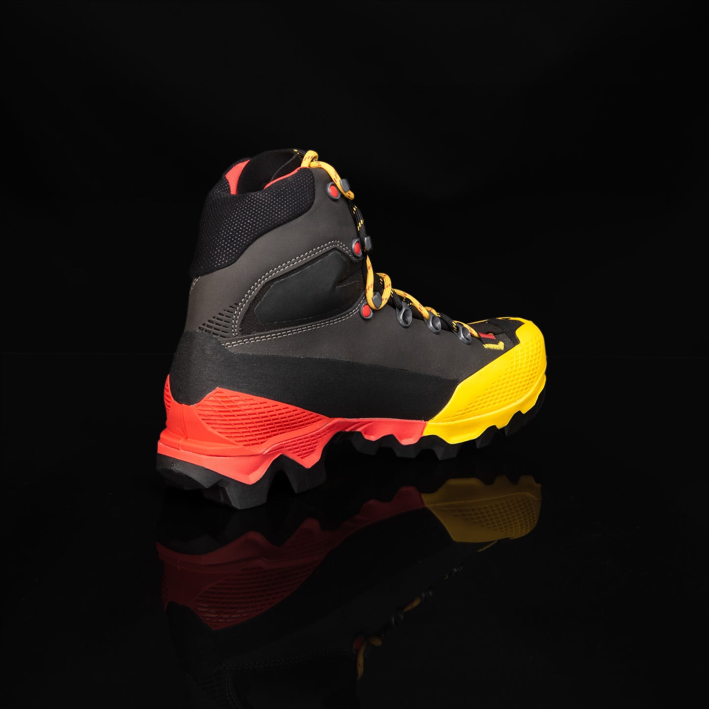 Aequilibrium LT GTX Black/Yellow
