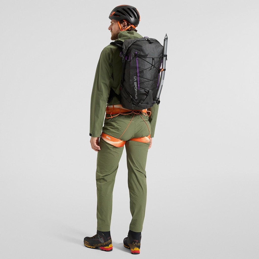 Challenger 28 Backpack Black