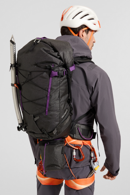 Challenger 28 Backpack Black