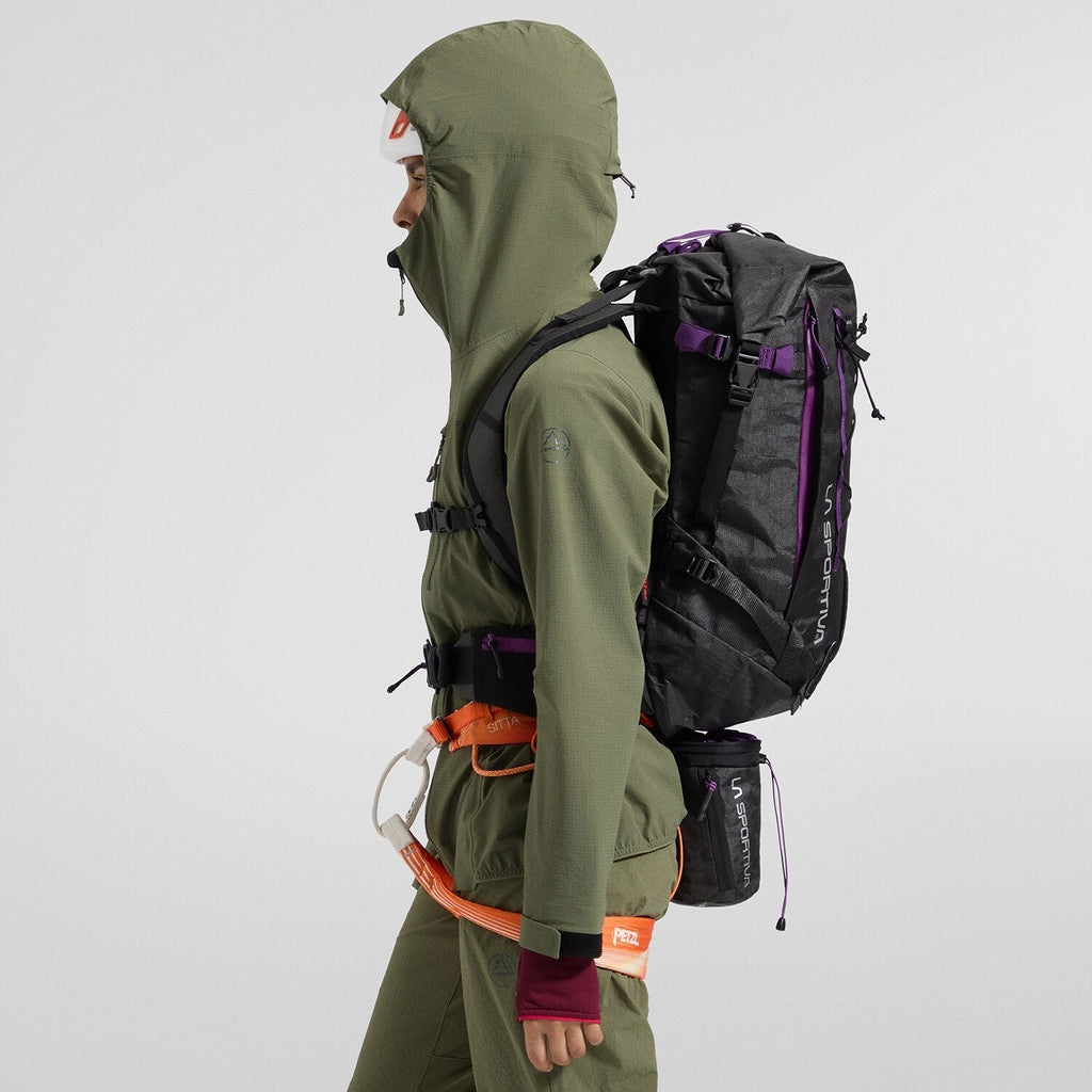 Challenger 28 Backpack Black